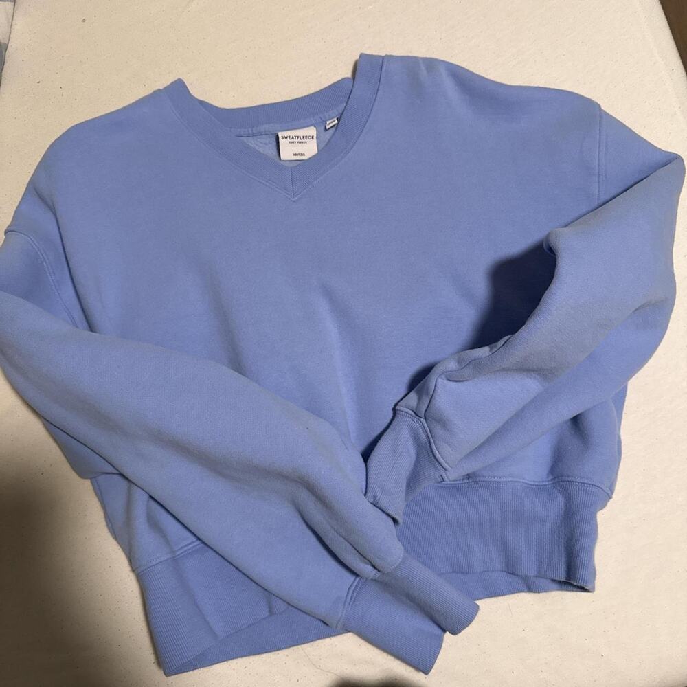Soft and comfy blue crewneck